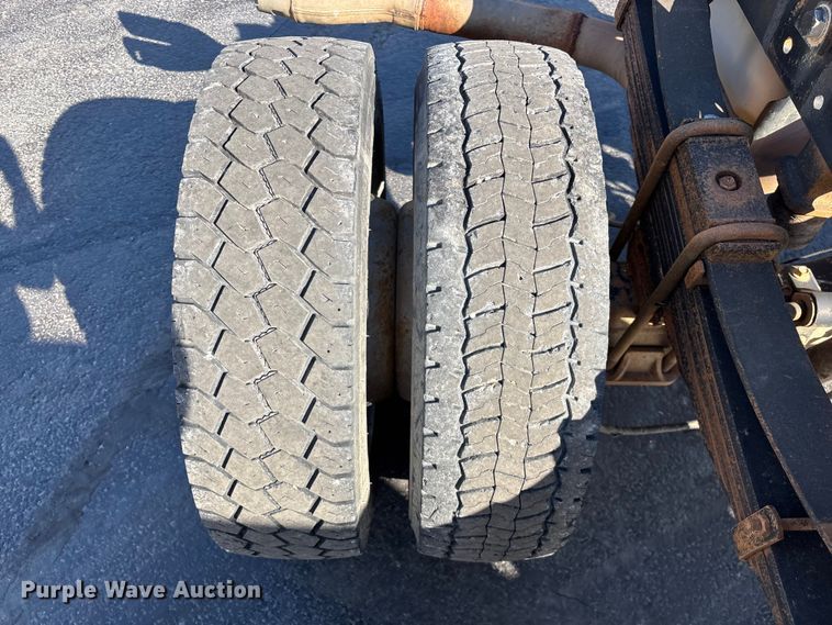 image for item FG0213 2011 Ford F550 Super Duty truck cab and chassis