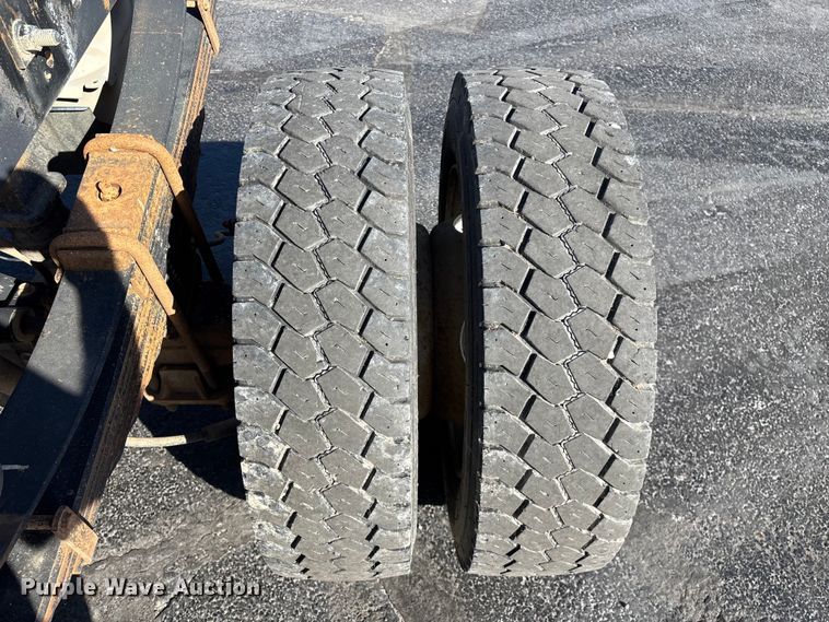 image for item FG0213 2011 Ford F550 Super Duty truck cab and chassis