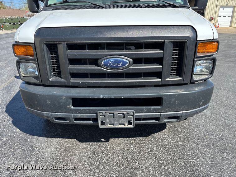 image for item FG0215 2011 Ford E350 Super Duty van