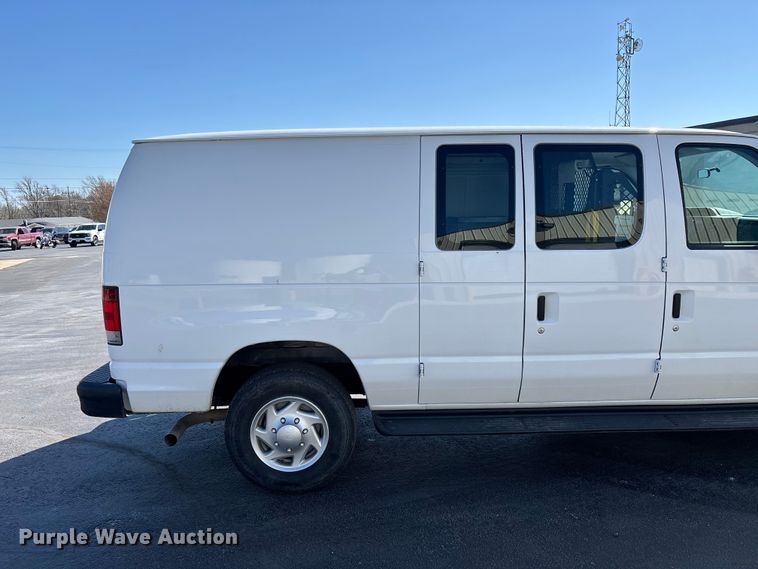 image for item FG0215 2011 Ford E350 Super Duty van