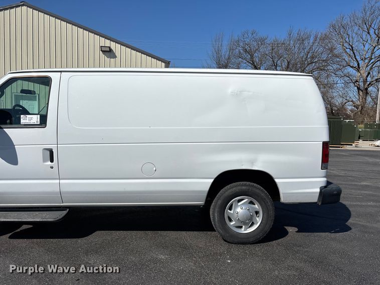 image for item FG0215 2011 Ford E350 Super Duty van