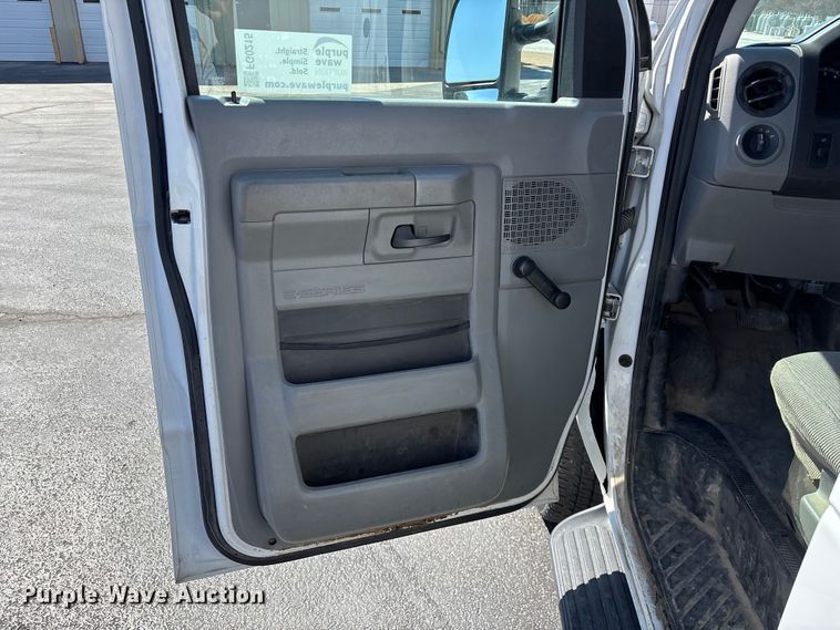 image for item FG0215 2011 Ford E350 Super Duty van