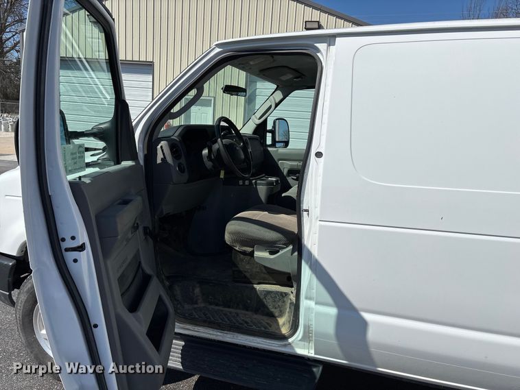 image for item FG0215 2011 Ford E350 Super Duty van