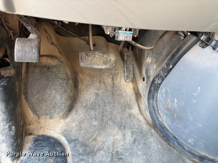 image for item FG0215 2011 Ford E350 Super Duty van