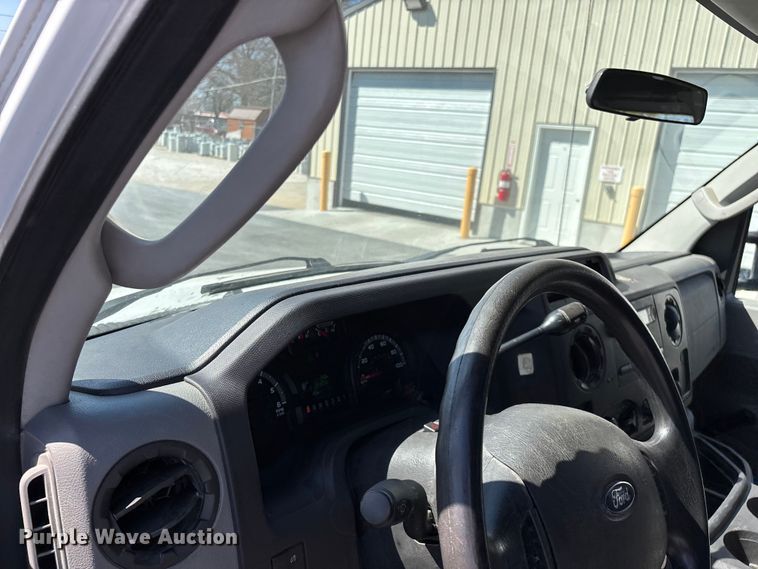 image for item FG0215 2011 Ford E350 Super Duty van