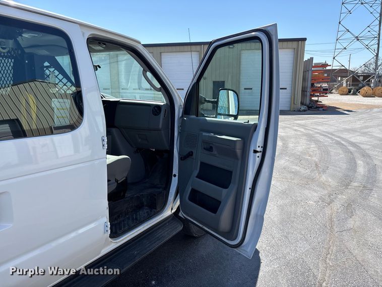 image for item FG0215 2011 Ford E350 Super Duty van