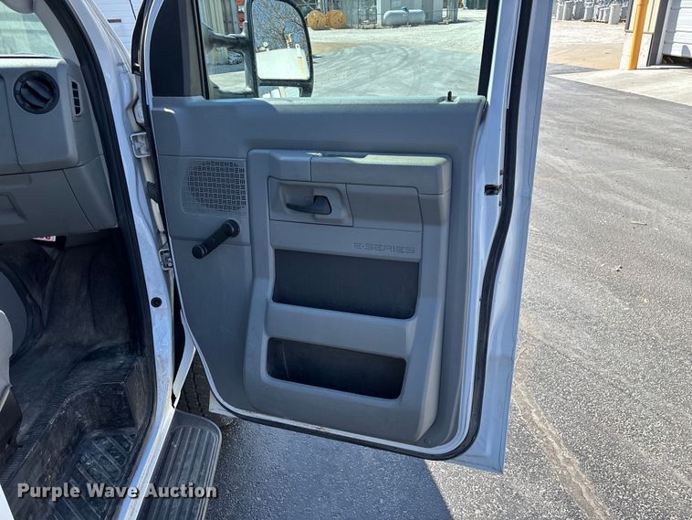 image for item FG0215 2011 Ford E350 Super Duty van