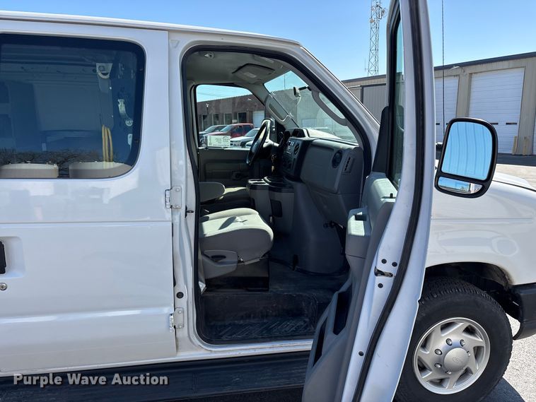 image for item FG0215 2011 Ford E350 Super Duty van