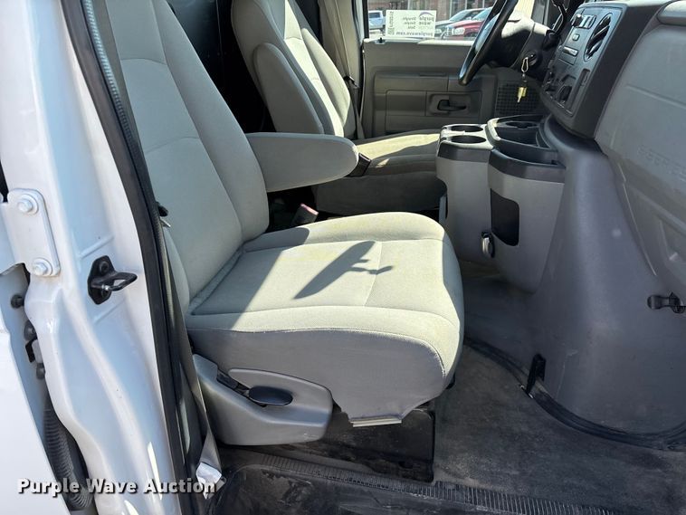 image for item FG0215 2011 Ford E350 Super Duty van