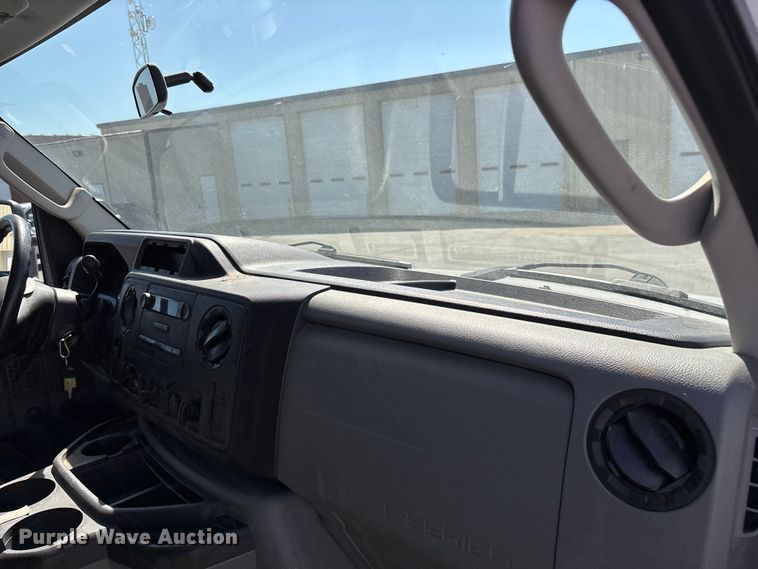 image for item FG0215 2011 Ford E350 Super Duty van