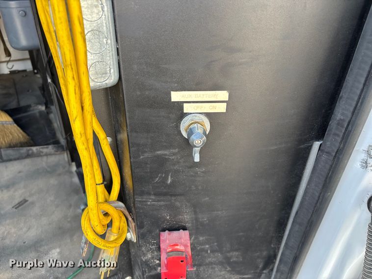 image for item FG0215 2011 Ford E350 Super Duty van