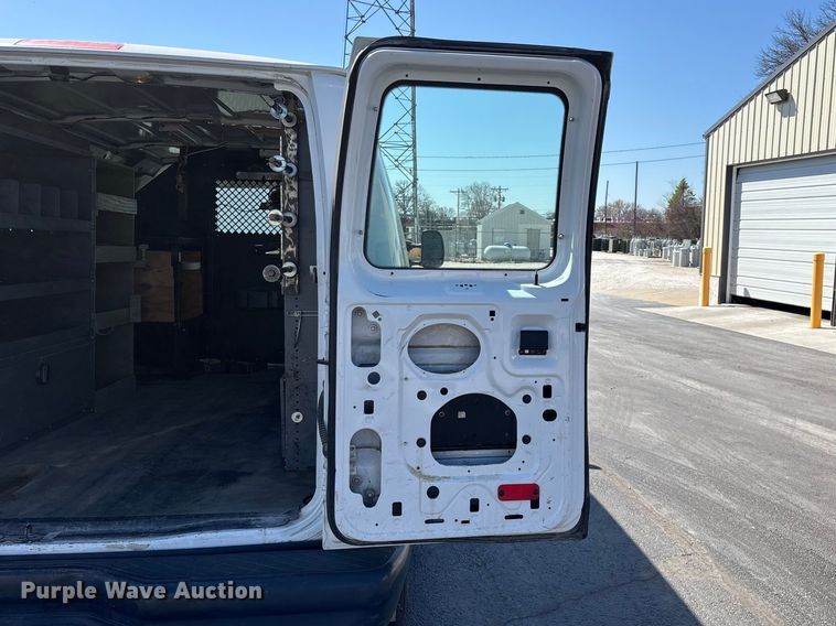 image for item FG0215 2011 Ford E350 Super Duty van