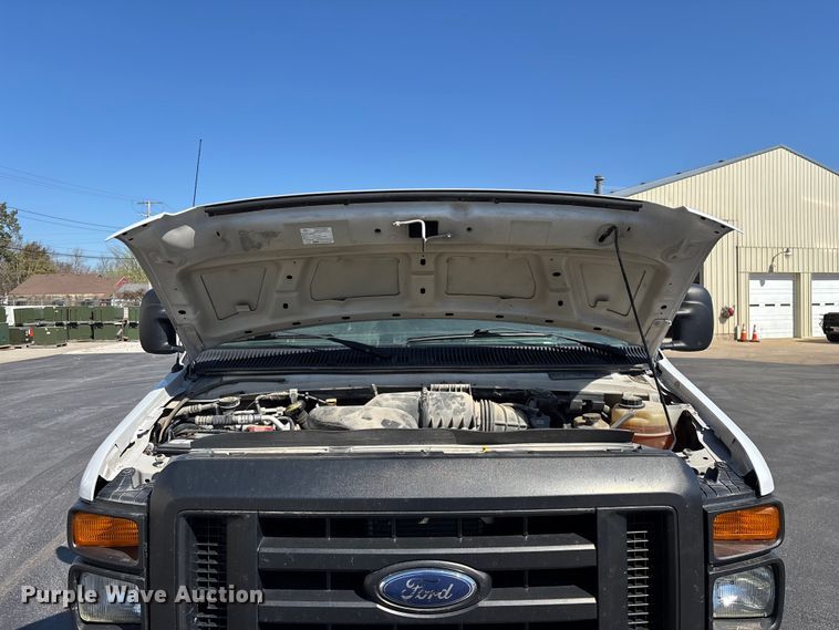 image for item FG0215 2011 Ford E350 Super Duty van