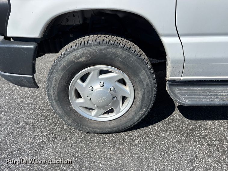 image for item FG0215 2011 Ford E350 Super Duty van