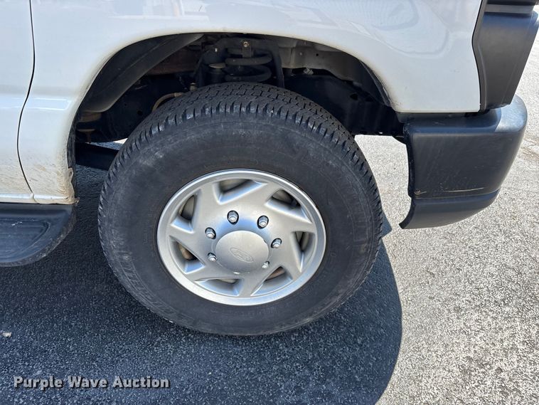 image for item FG0215 2011 Ford E350 Super Duty van