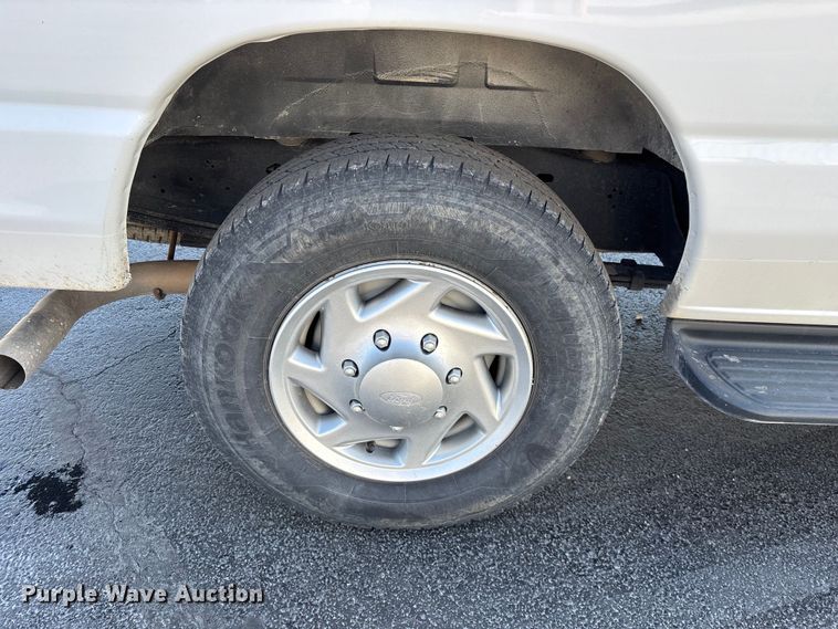 image for item FG0215 2011 Ford E350 Super Duty van