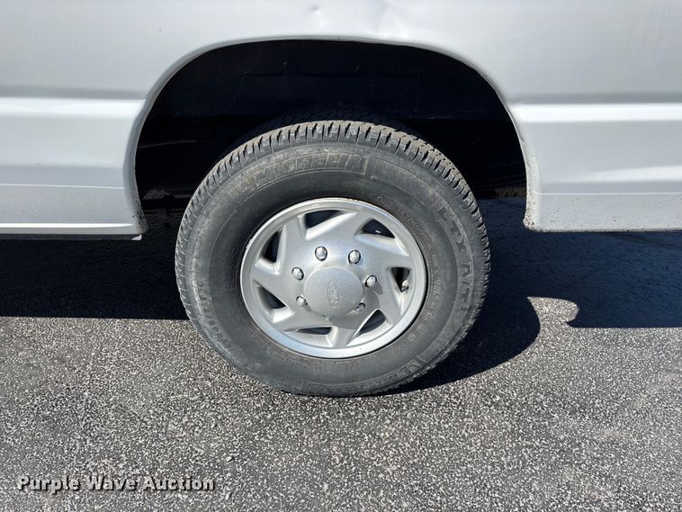 image for item FG0215 2011 Ford E350 Super Duty van