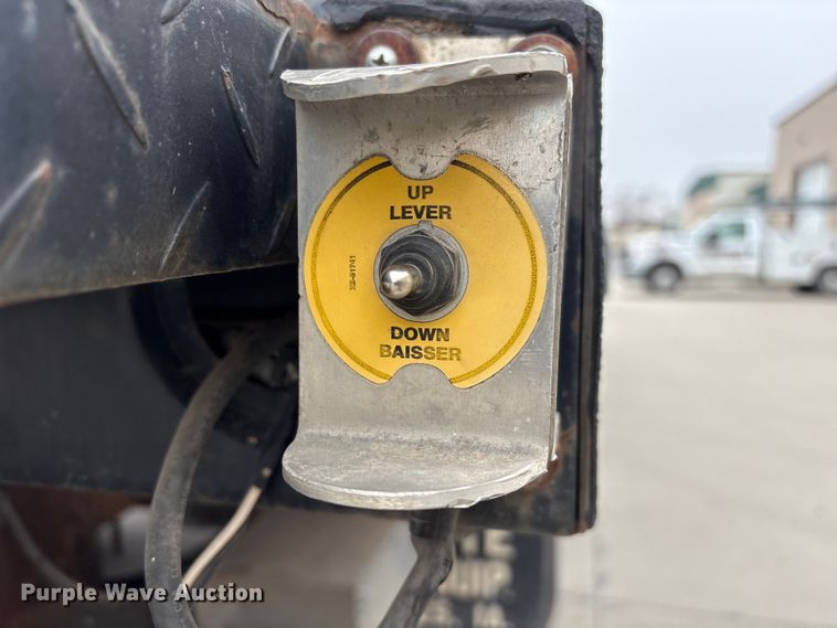 image for item FG2769 1994 Chevrolet Kodiak C5500 flatbed truck