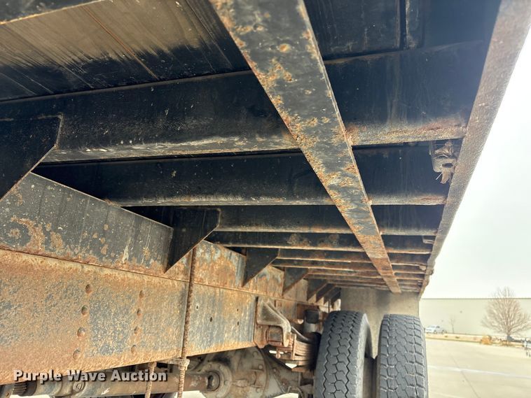 image for item FG2769 1994 Chevrolet Kodiak C5500 flatbed truck