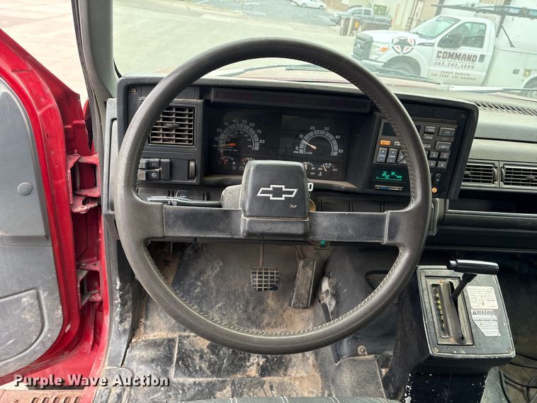 image for item FG2769 1994 Chevrolet Kodiak C5500 flatbed truck