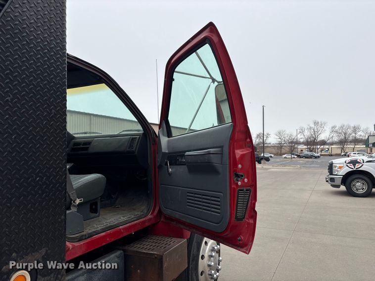 image for item FG2769 1994 Chevrolet Kodiak C5500 flatbed truck