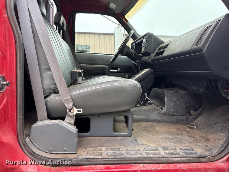 image for item FG2769 1994 Chevrolet Kodiak C5500 flatbed truck