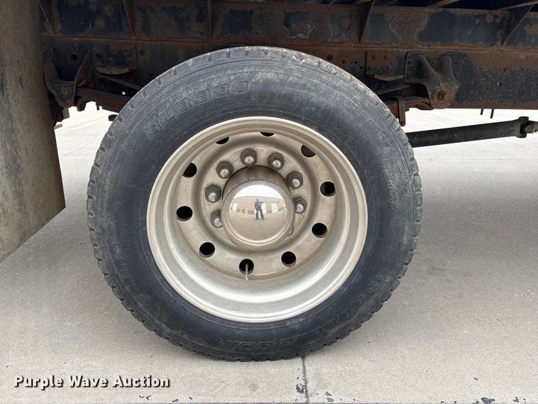 image for item FG2769 1994 Chevrolet Kodiak C5500 flatbed truck