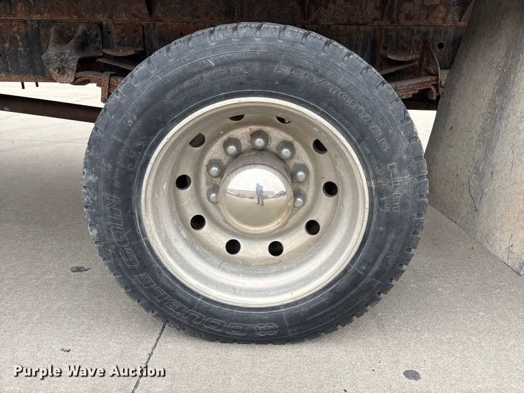 image for item FG2769 1994 Chevrolet Kodiak C5500 flatbed truck