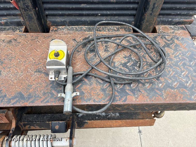 image for item FG2769 1994 Chevrolet Kodiak C5500 flatbed truck