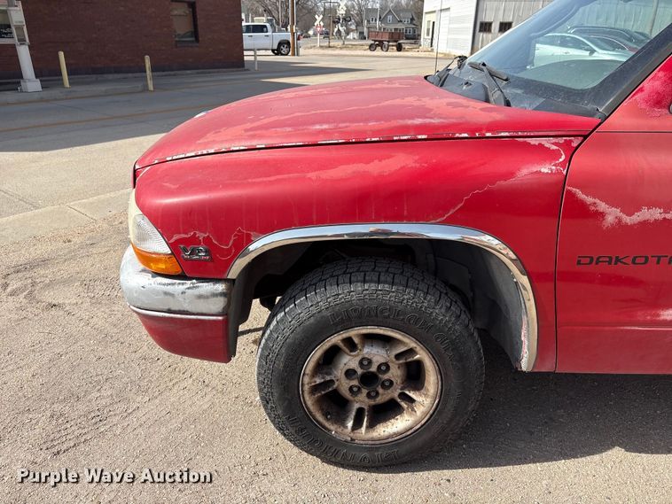 image for item FG2781 2000 Dodge Dakota Ext. Cab pickup truck