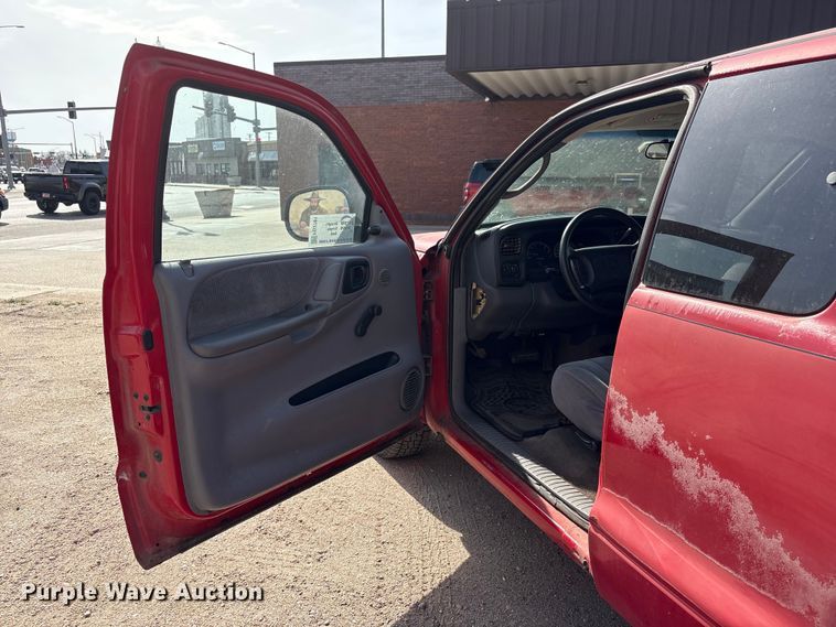 image for item FG2781 2000 Dodge Dakota Ext. Cab pickup truck