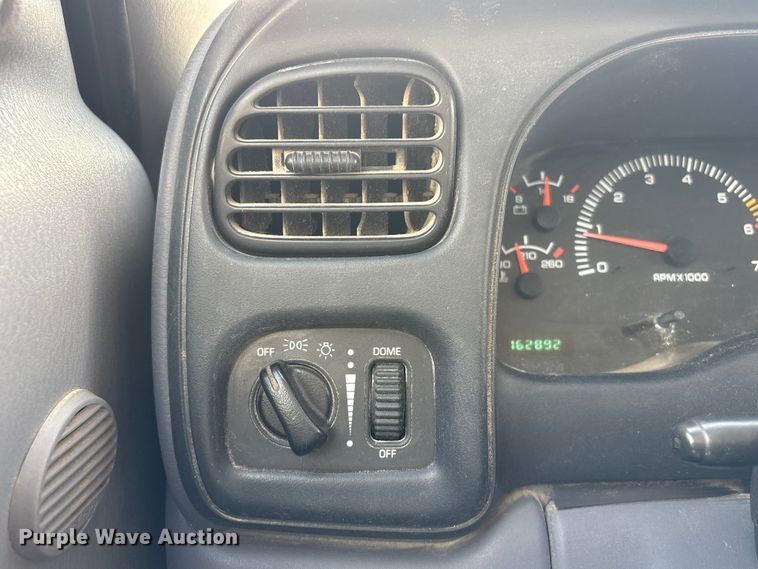 image for item FG2781 2000 Dodge Dakota Ext. Cab pickup truck