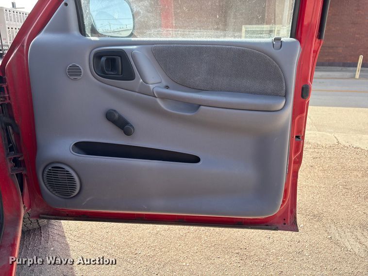 image for item FG2781 2000 Dodge Dakota Ext. Cab pickup truck