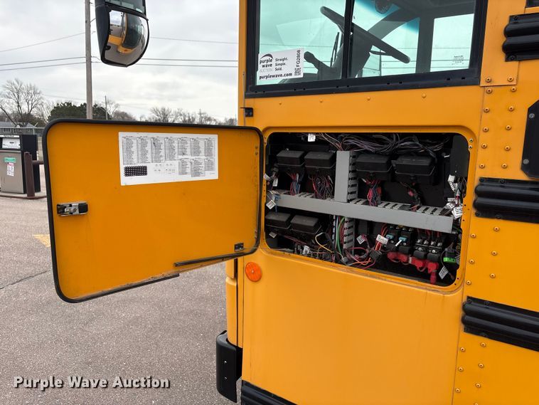 image for item FG2808 2014 Thomas Built HDX school bus