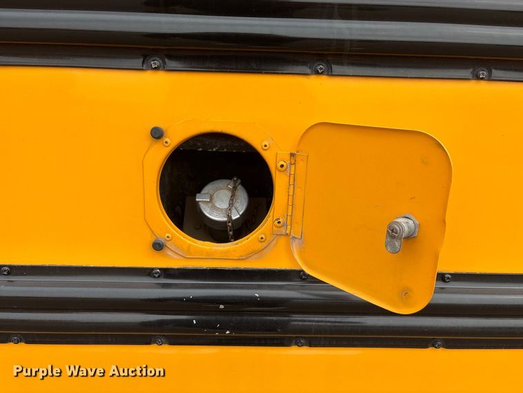 image for item FG2808 2014 Thomas Built HDX school bus