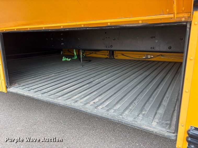 image for item FG2808 2014 Thomas Built HDX school bus