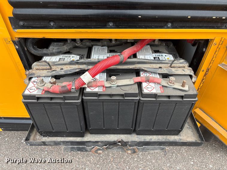 image for item FG2808 2014 Thomas Built HDX school bus