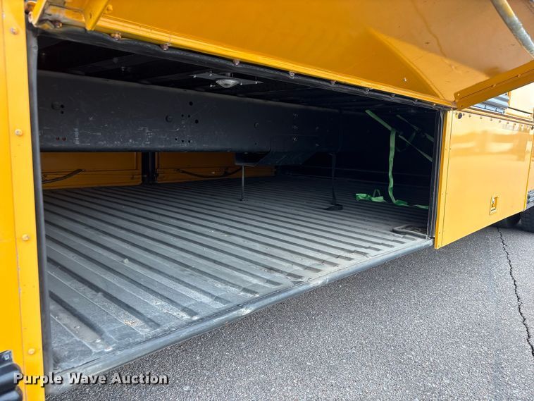 image for item FG2808 2014 Thomas Built HDX school bus