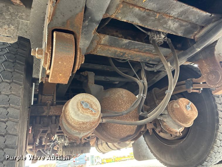 image for item FG2808 2014 Thomas Built HDX school bus