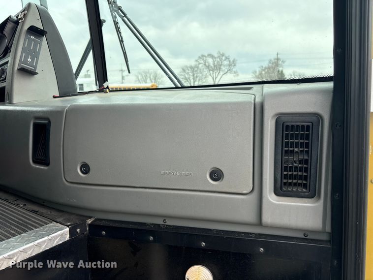 image for item FG2808 2014 Thomas Built HDX school bus