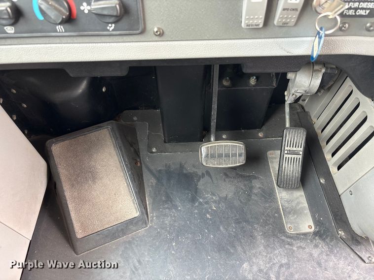 image for item FG2808 2014 Thomas Built HDX school bus