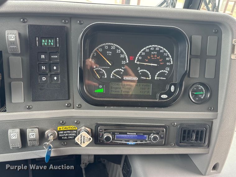 image for item FG2808 2014 Thomas Built HDX school bus