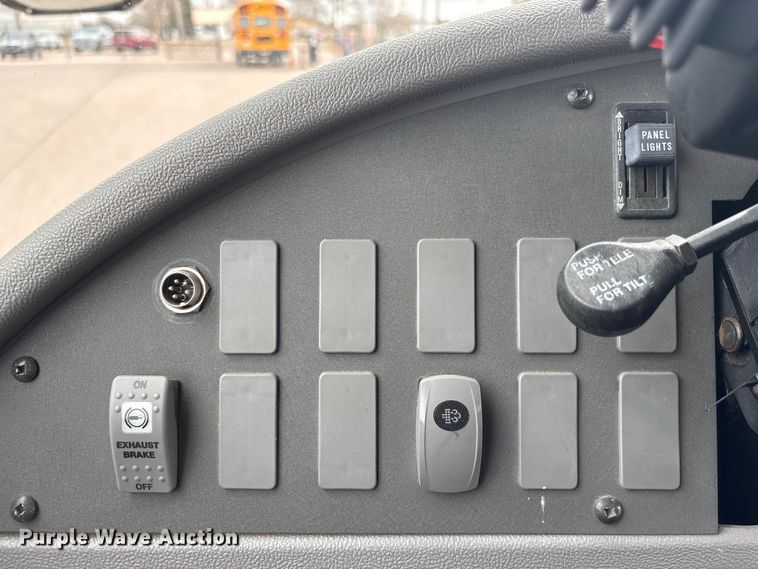 image for item FG2808 2014 Thomas Built HDX school bus