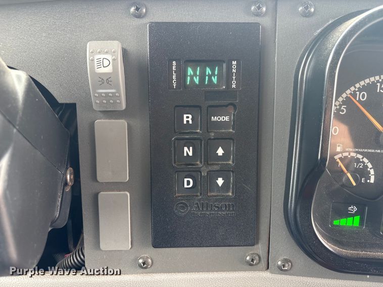 image for item FG2808 2014 Thomas Built HDX school bus