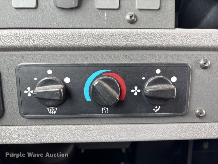 image for item FG2808 2014 Thomas Built HDX school bus