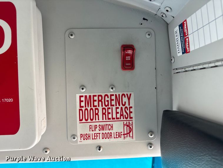 image for item FG2808 2014 Thomas Built HDX school bus