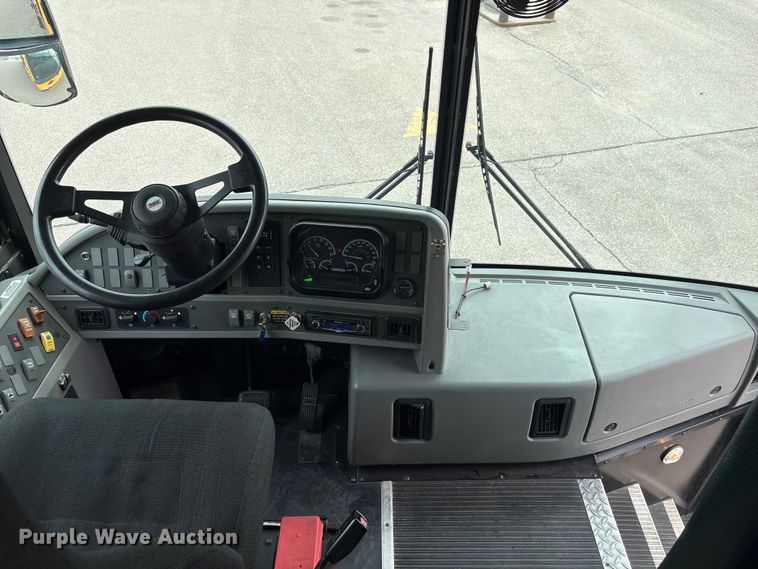 image for item FG2808 2014 Thomas Built HDX school bus