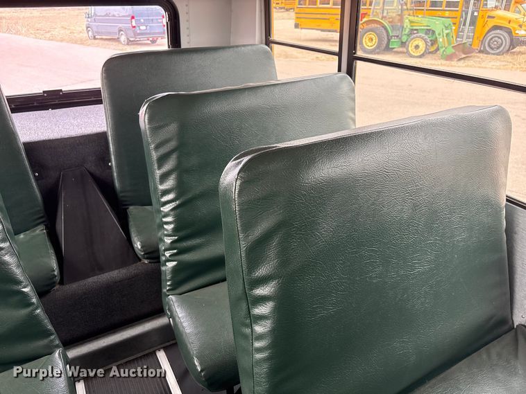 image for item FG2808 2014 Thomas Built HDX school bus