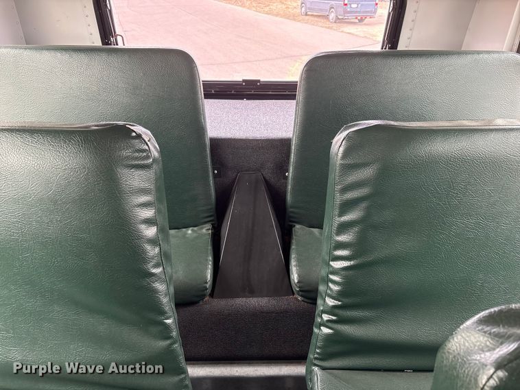 image for item FG2808 2014 Thomas Built HDX school bus