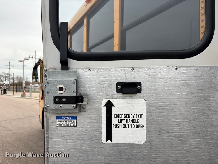 image for item FG2808 2014 Thomas Built HDX school bus